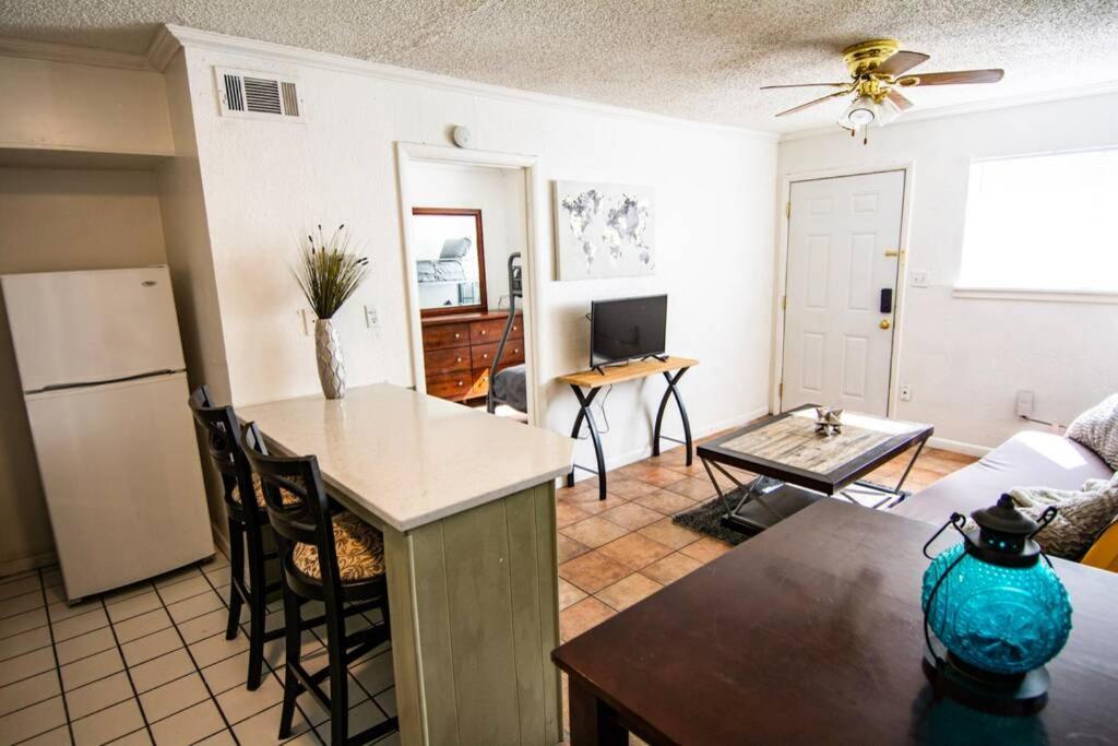 Central Automobile Alley Modern 1Bdr - Wifi Oklahoma City Bagian luar foto